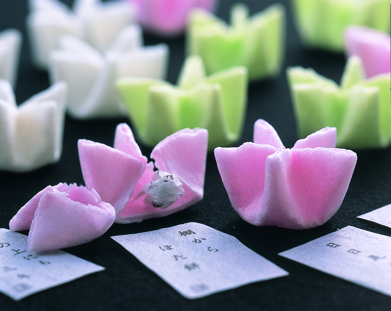 辻占」・「福徳」販売開始のお知らせ | 加賀藩御用菓子司 森八｜金沢の